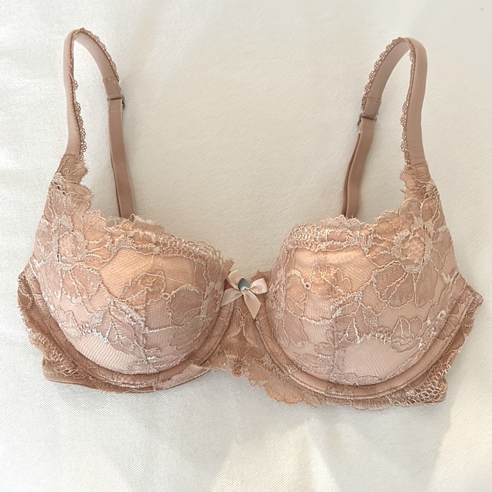 Victoria’s Secret Body By Victoria lined Demi Bra